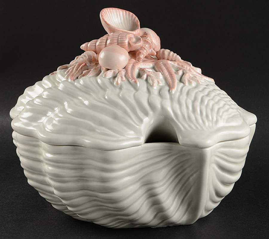 Coquille Tureen &  Lid by Fitz and Floyd-1