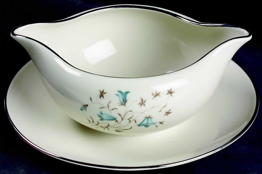 Belnor Gravy Boat with Attached Underplate by Flintridge-1