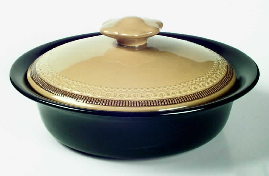 Amapola 2.5 Qt Round Covered Casserole by Franciscan-1