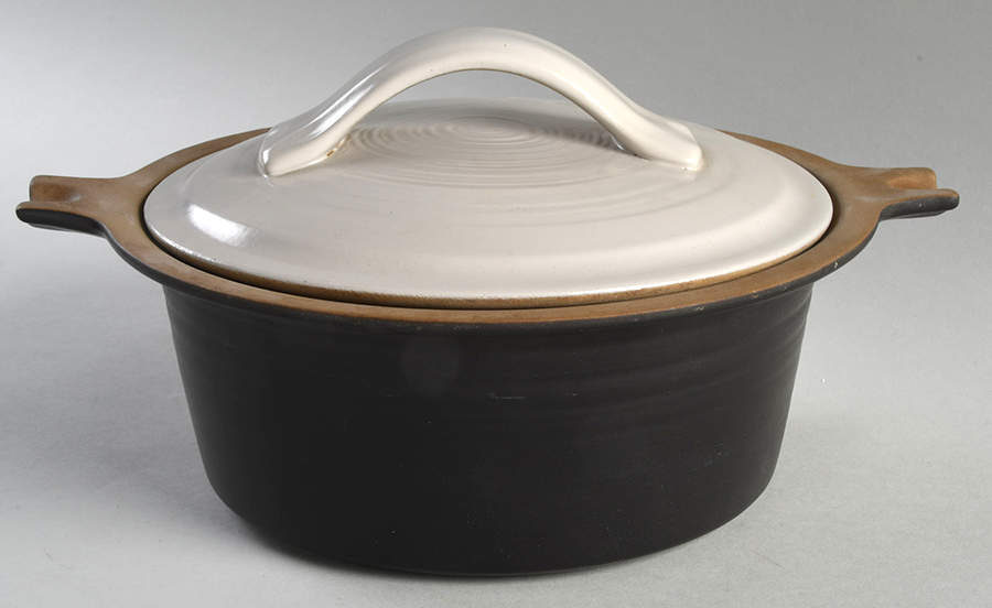 Gourmet 2 Qt Round Covered Casserole by Franciscan-1