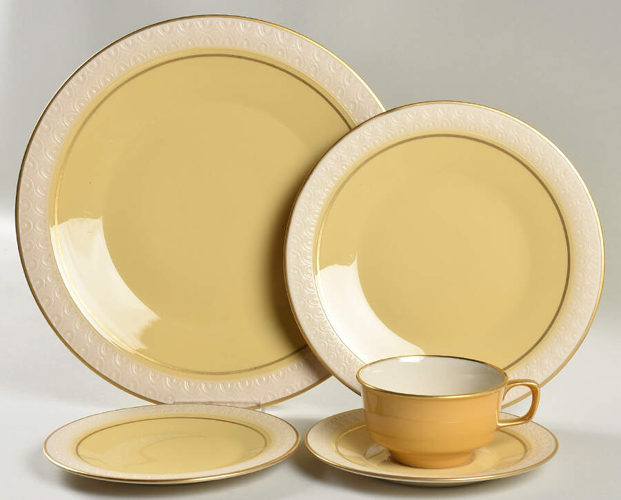 Martinique (Fine China) 5 Piece Place Setting by Franciscan-1
