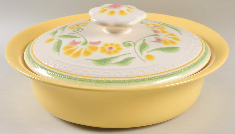 Maypole 2.5 Qt Round Covered Casserole by Franciscan-1