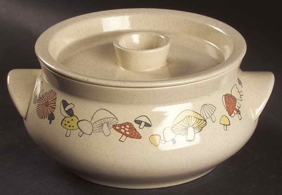 Woodlore 2 Qt Round Covered Casserole by Franciscan-1