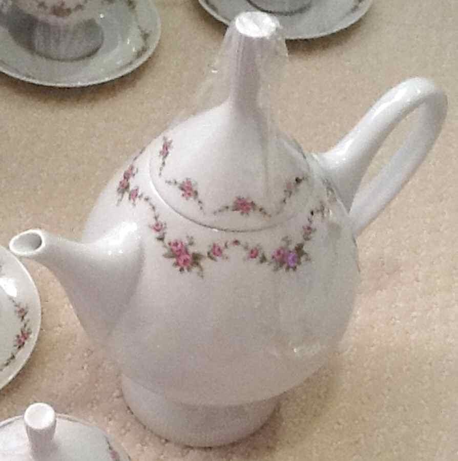 Benedikte Teapot & Lid by Franconia-Krautheim & Adelburg-1