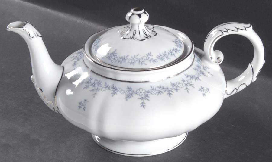 Delphine Teapot & Lid by Franconia-Krautheim & Adelburg-1
