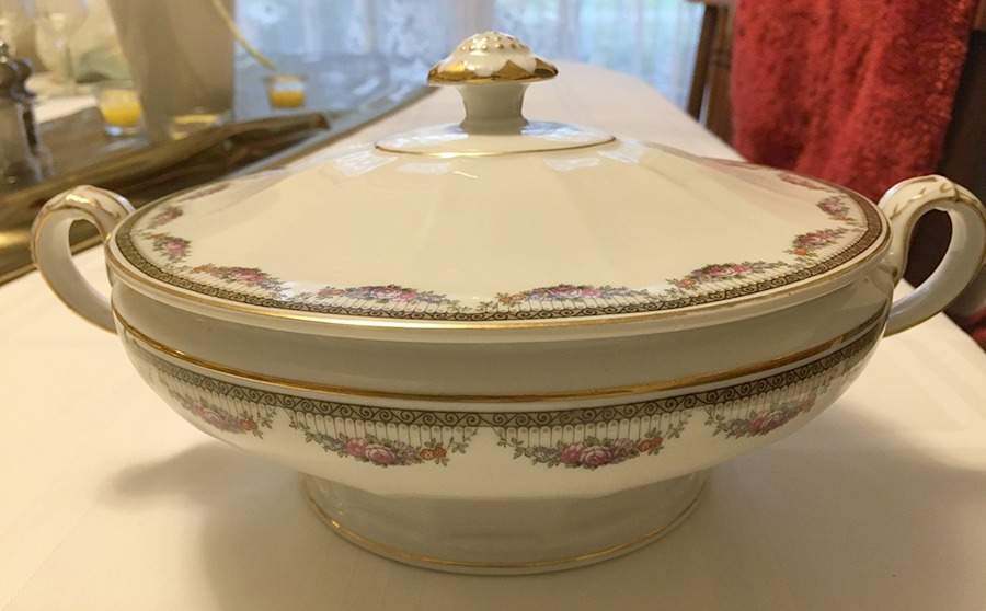 FR57 Round Covered Vegetable by Franconia-Krautheim & Adelburg-1