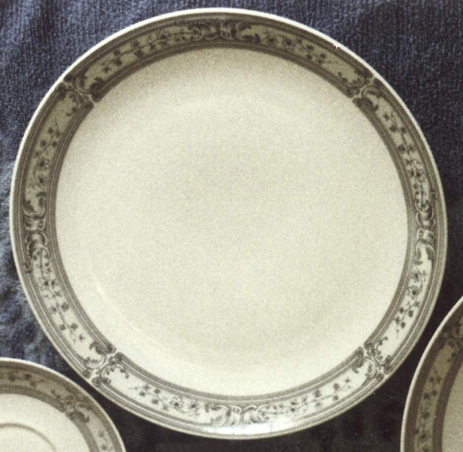 Laura Dinner Plate by Franconia-Krautheim & Adelburg-1