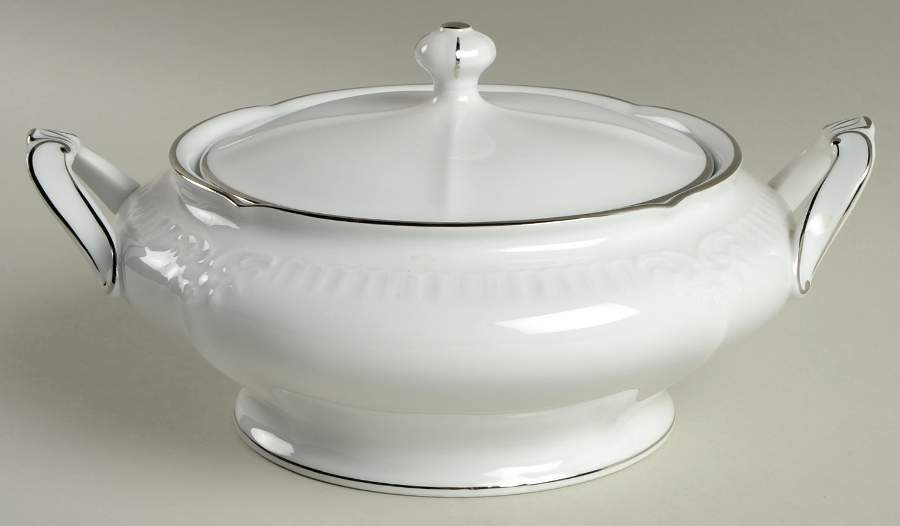 Minuet Round Covered Vegetable by Franconia-Krautheim & Adelburg-1
