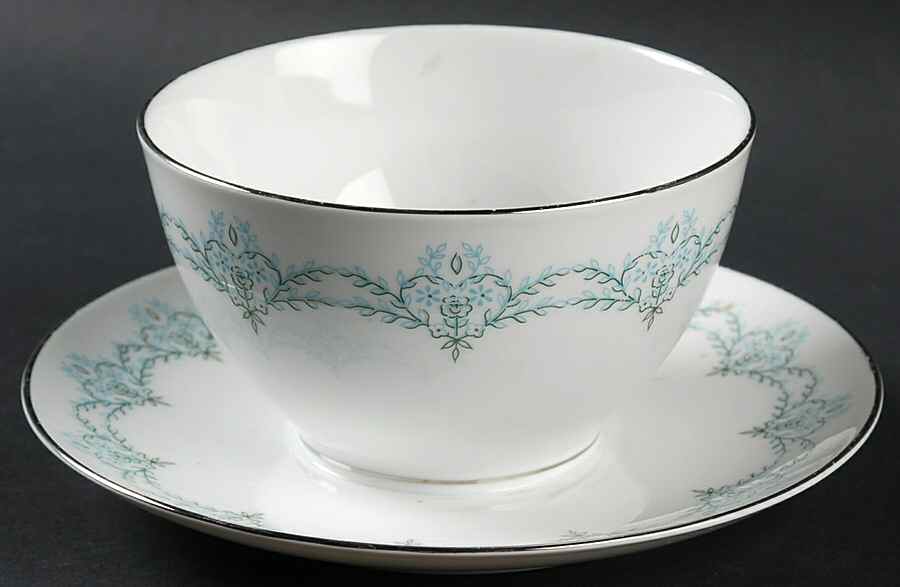 Romance Gravy Boat with Attached Underplate by Franconia-Krautheim & Adelburg-1