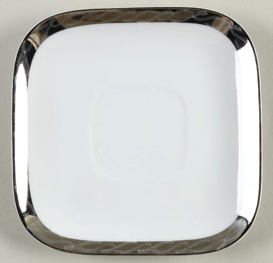 2160 Saucer by Fukagawa-1