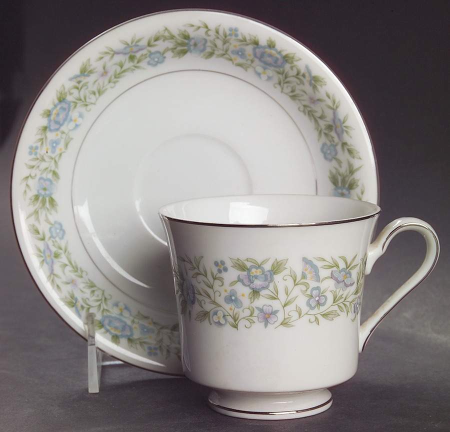 Promenade Footed Cup & Saucer Set by Fukagawa-1
