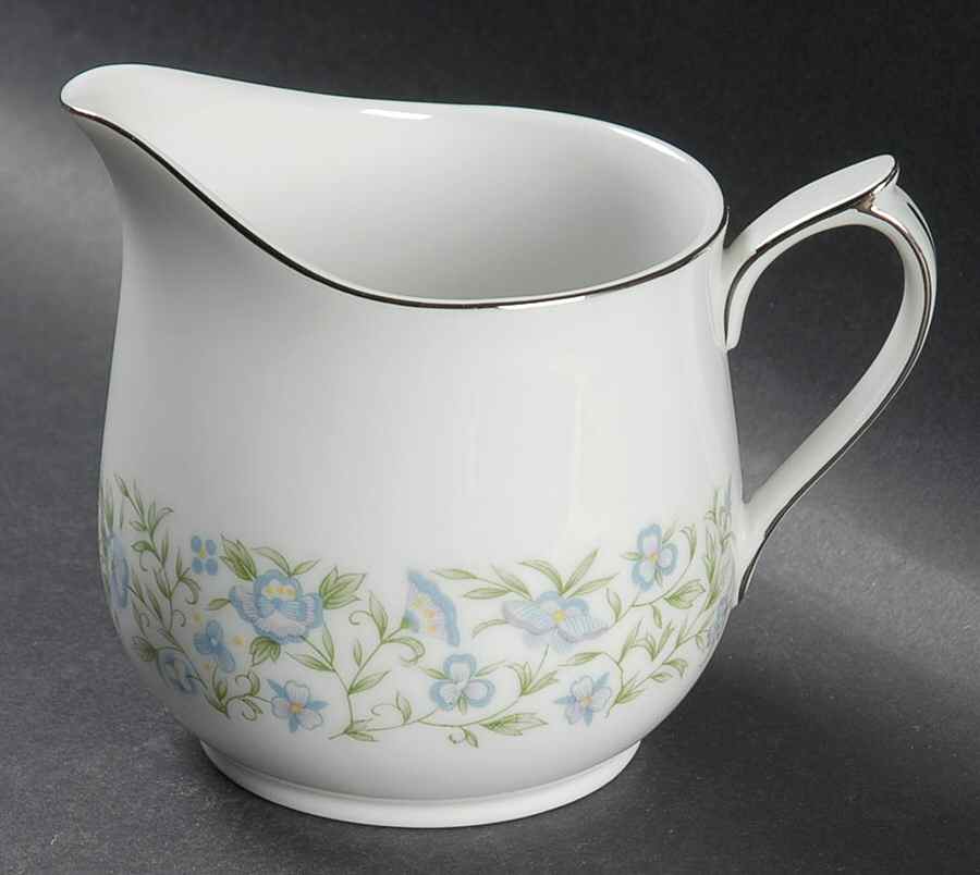 Promenade Creamer by Fukagawa-1
