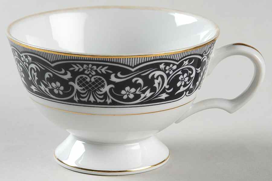 Muse Footed Cup by Fukagawa-1