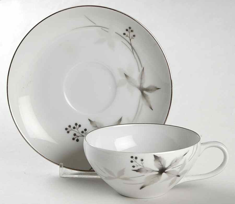 Berry Flat Cup & Saucer Set by Fukagawa-1