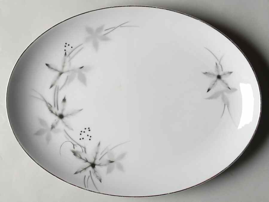 Berry 12" Oval Serving Platter by Fukagawa-1