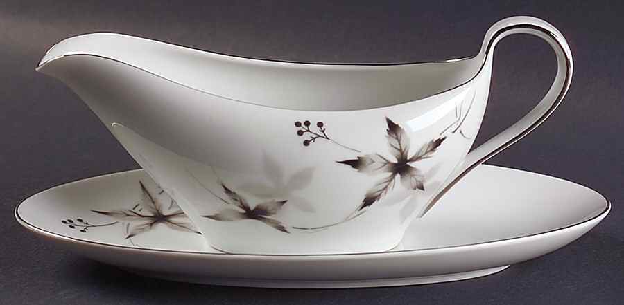 Berry Gravy Boat & Underplate/Relish by Fukagawa-1