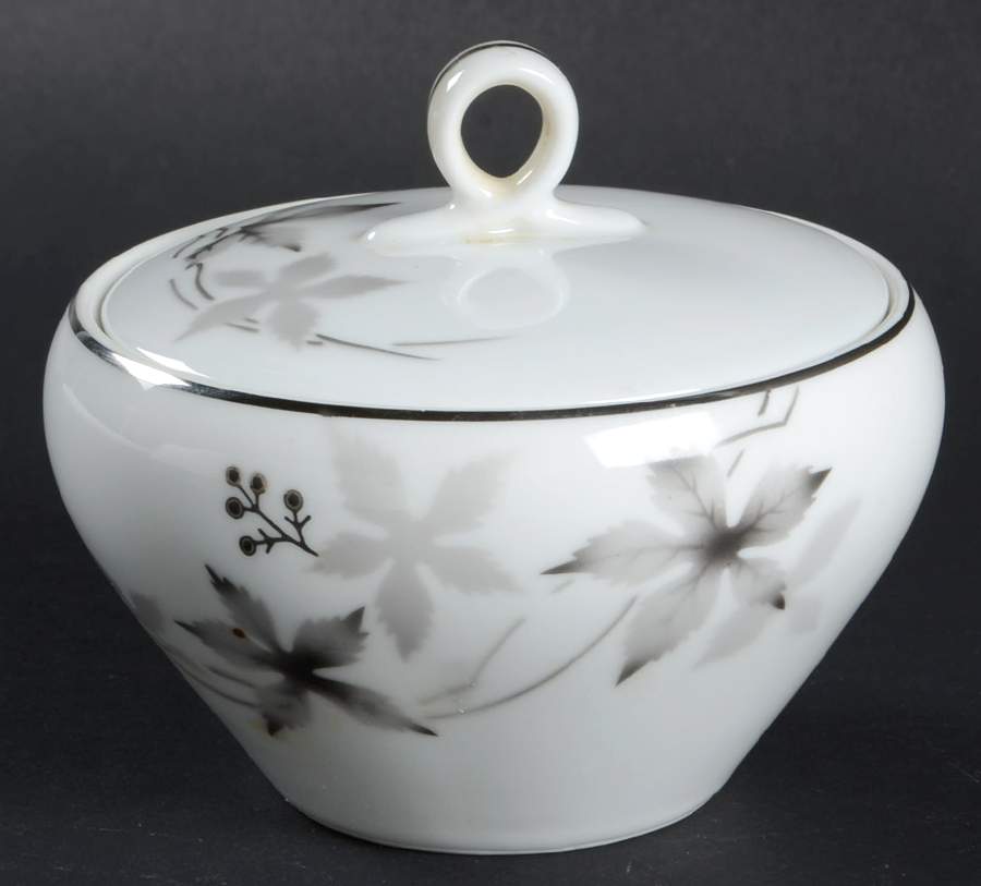 Berry Sugar Bowl & Lid by Fukagawa-1