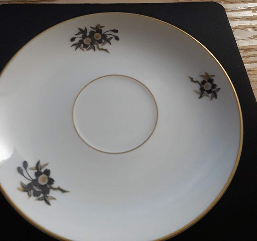 Blossom Saucer by Fukagawa-1