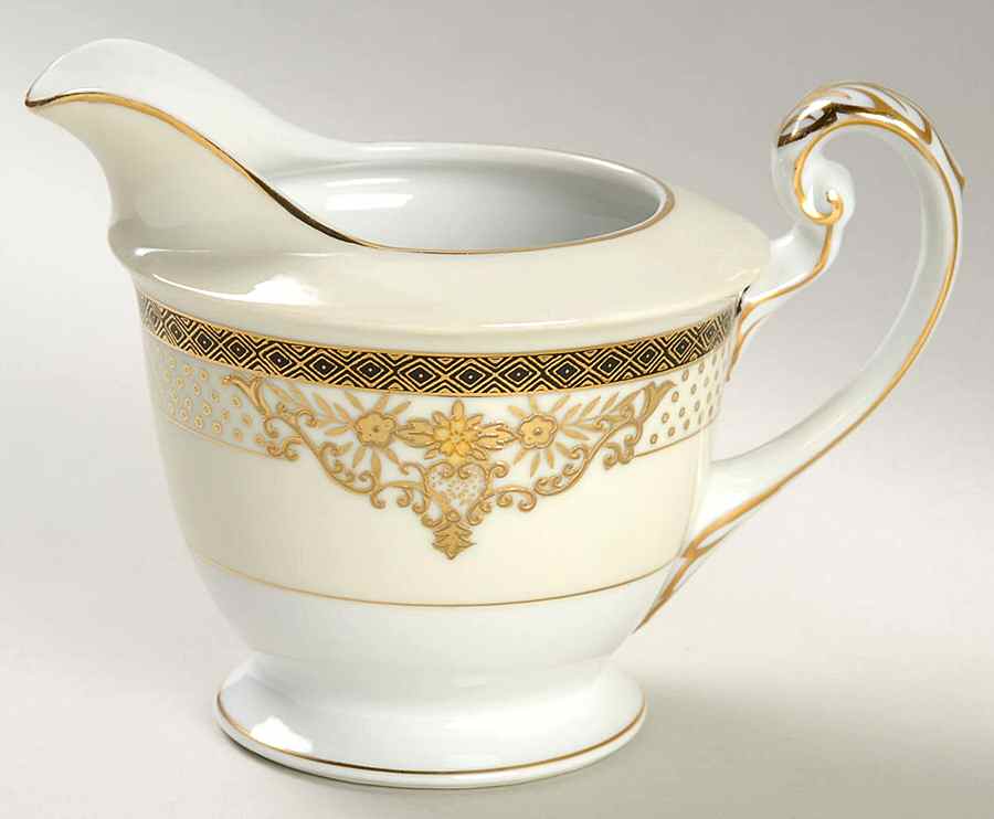 Countess Visconti Creamer by Fukagawa-1