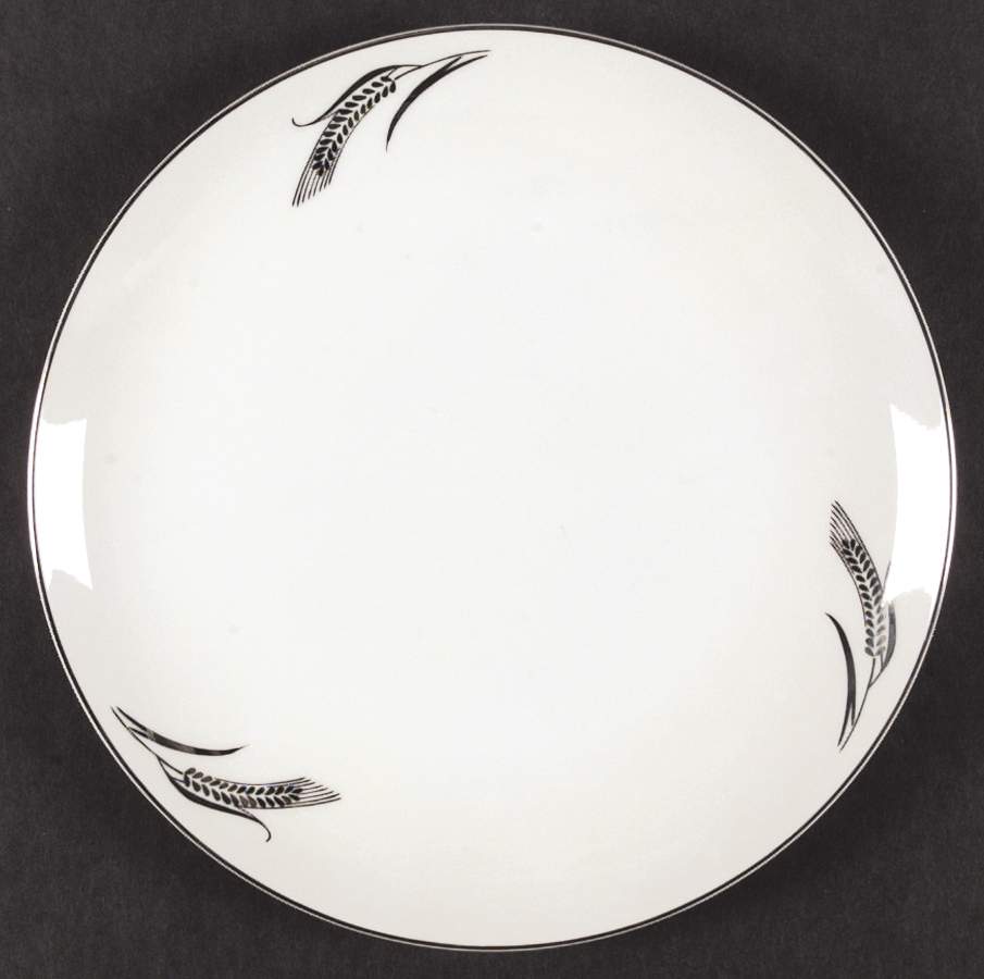 Full Crop Dinner Plate by Fukagawa-1