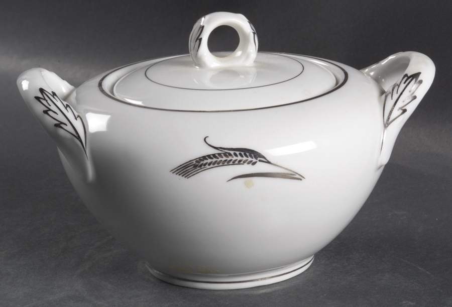 Full Crop Sugar Bowl & Lid by Fukagawa-1