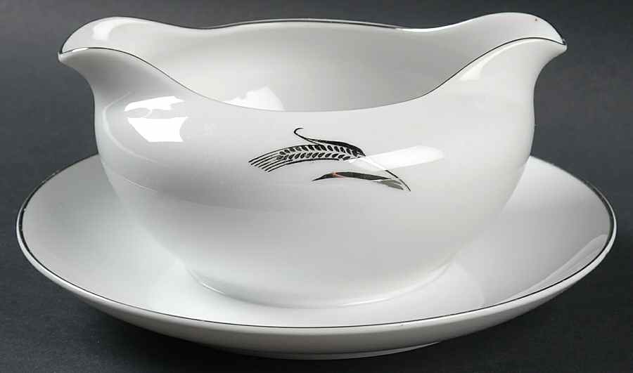 Full Crop Gravy Boat with Attached Underplate by Fukagawa-1