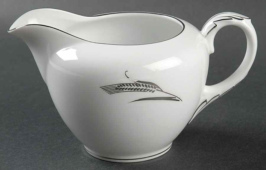 Full Crop Creamer by Fukagawa-1