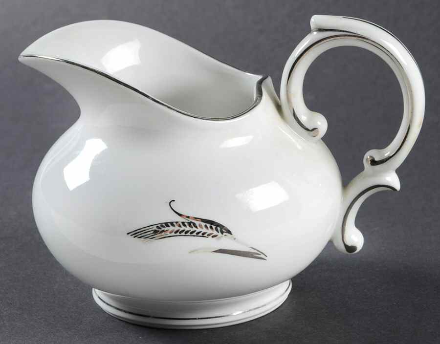 Full Crop Creamer by Fukagawa-1