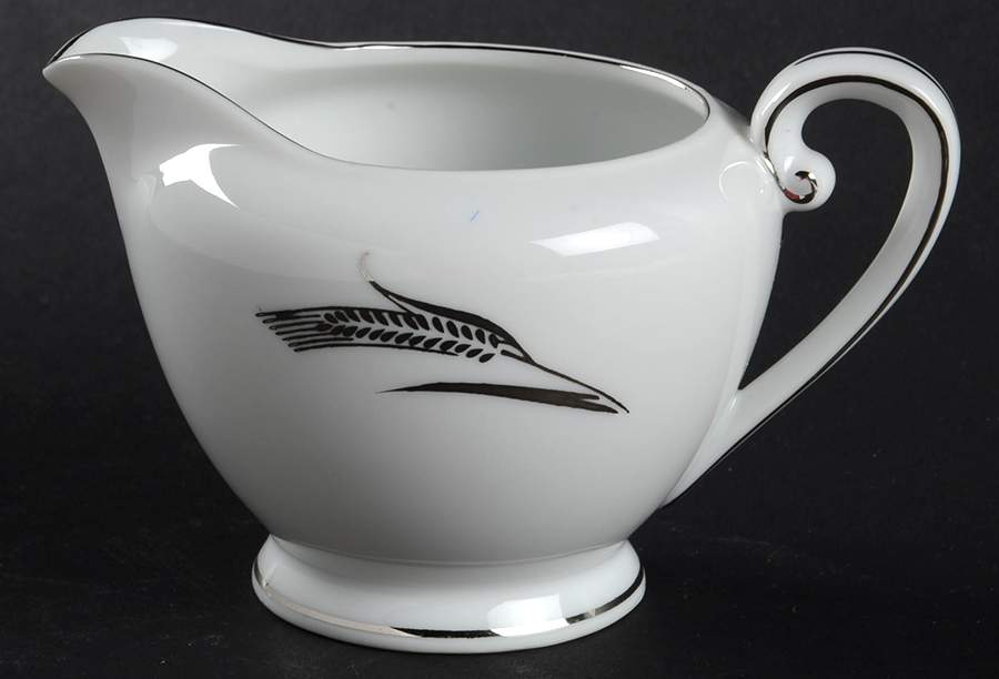 Full Crop Creamer by Fukagawa-1