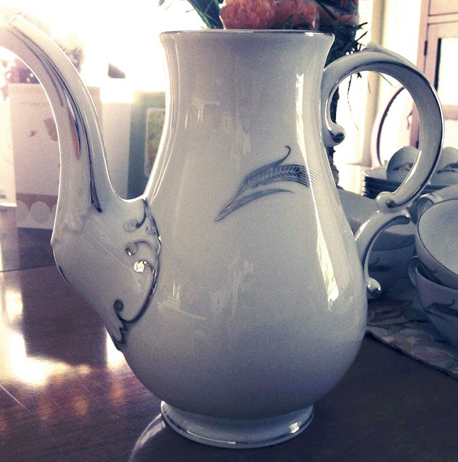 Full Crop Coffee Pot No Lid by Fukagawa-1