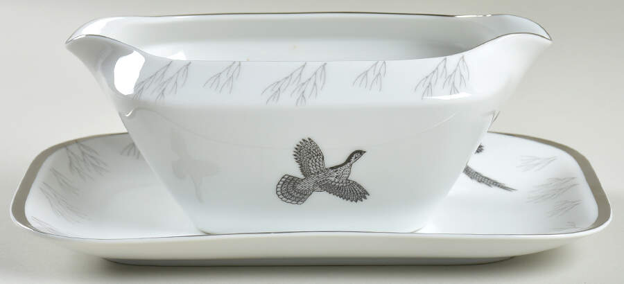 Game Gravy Boat & Underplate by Fukagawa-1