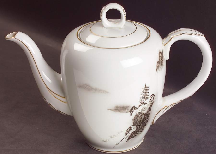 Landscape Teapot & Lid by Fukagawa-1