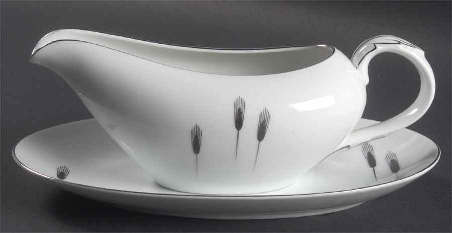 Simple Wheat Gravy Boat & Underplate by Fukagawa-1