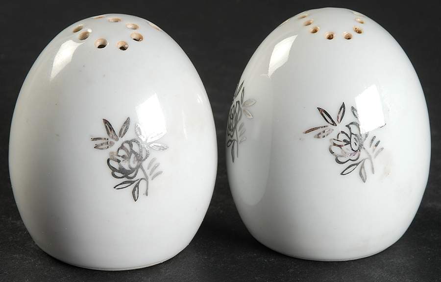 White Rose Salt & Pepper Set by Fukagawa-1