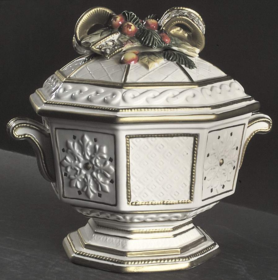Snowy Woods Tureen &  Lid by Fitz and Floyd-1