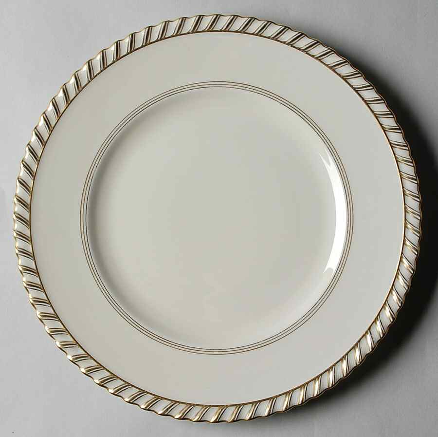 Baronial Cream Center Dinner Plate by Franconia-Krautheim & Adelburg-1