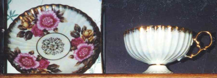 2645 Footed Cup & Saucer Set by Fan Crest (Japan)-1