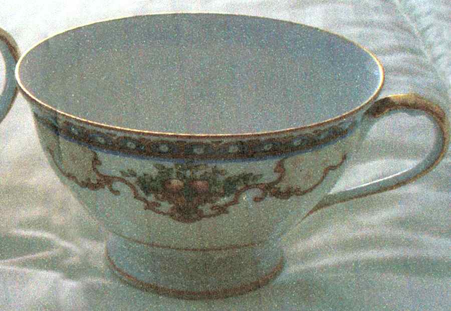 FUR47 Footed Cup by Furstenberg-1