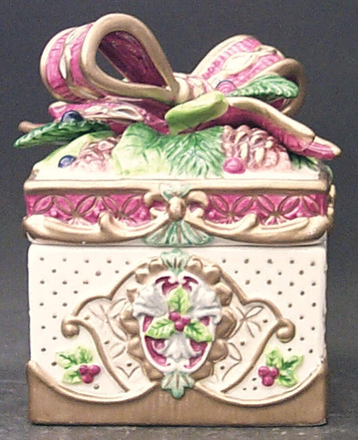 Florentine Christmas (Giftware) Sculpted Box & Lid by Fitz and Floyd-1