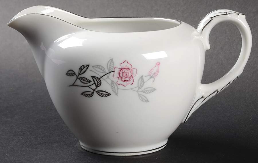 FUK37 Creamer by Fukagawa-1