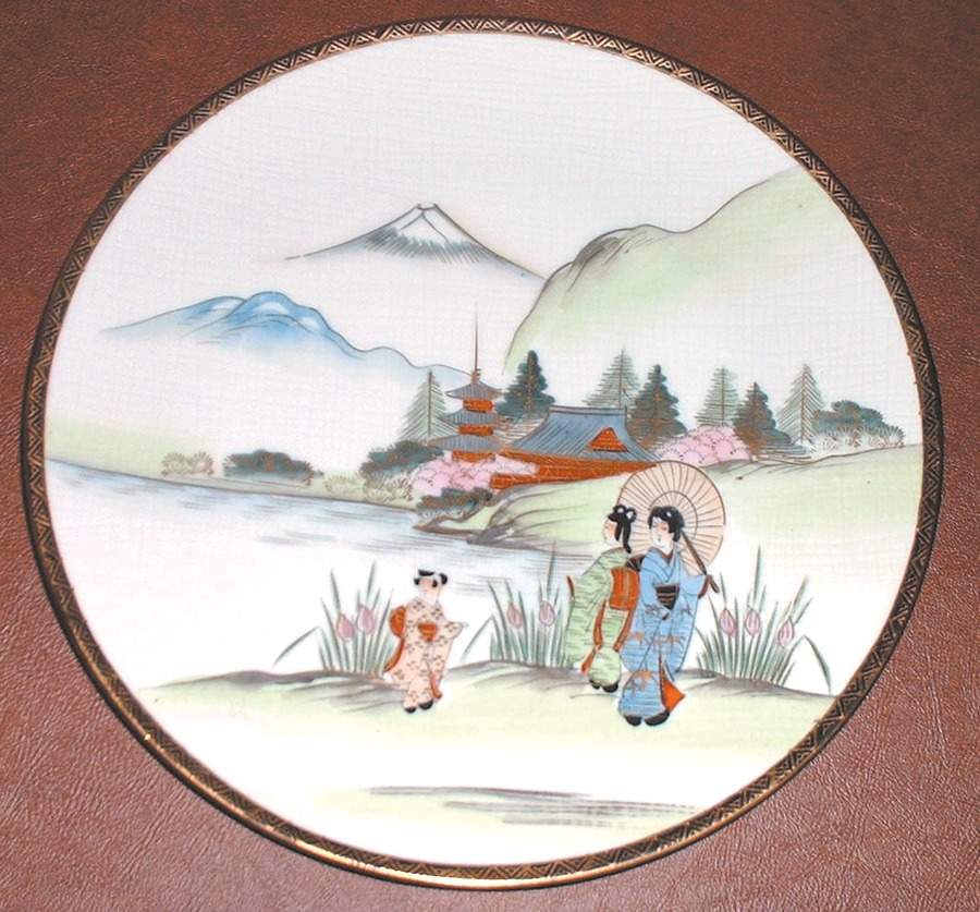 FUY15 Dinner Plate by Fujiyama (Japan)-1