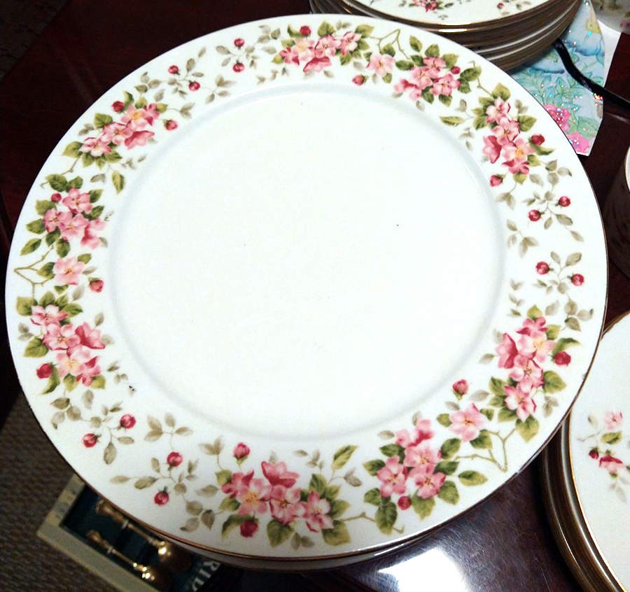 Blossoms Dinner Plate by Farberware-1