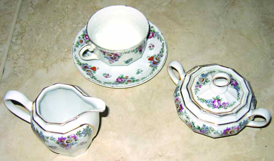 FR195 Sugar Bowl & Lid by Franconia-Krautheim & Adelburg-1