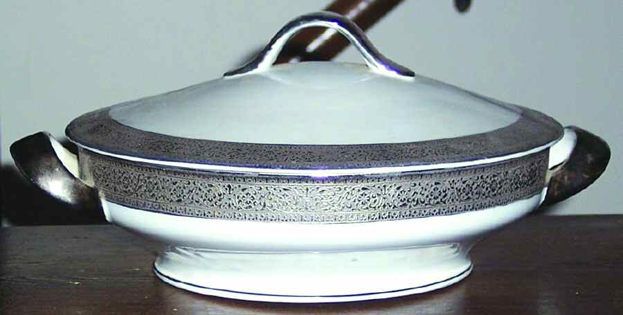 FR208 Round Covered Vegetable by Franconia-Krautheim & Adelburg-1