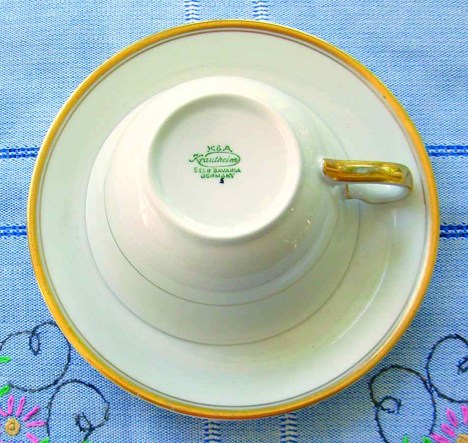 FR222 Footed Cup & Saucer Set by Franconia-Krautheim & Adelburg-1
