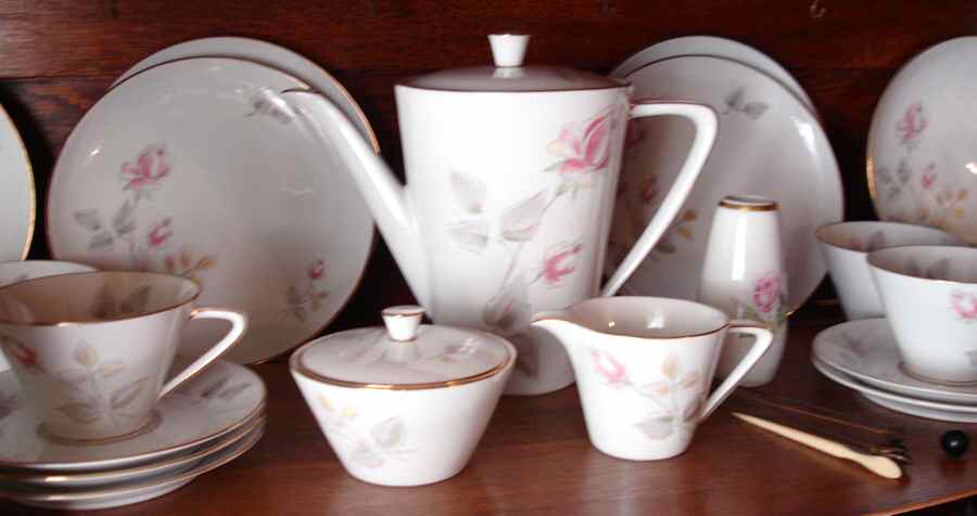 FR243 Sugar Bowl & Lid by Franconia-Krautheim & Adelburg-1