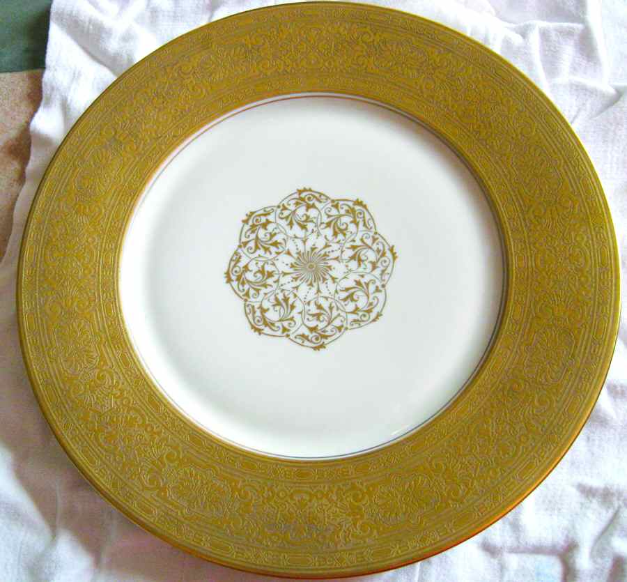 FAD4 Dinner Plate by Cloverleaf Fad-1