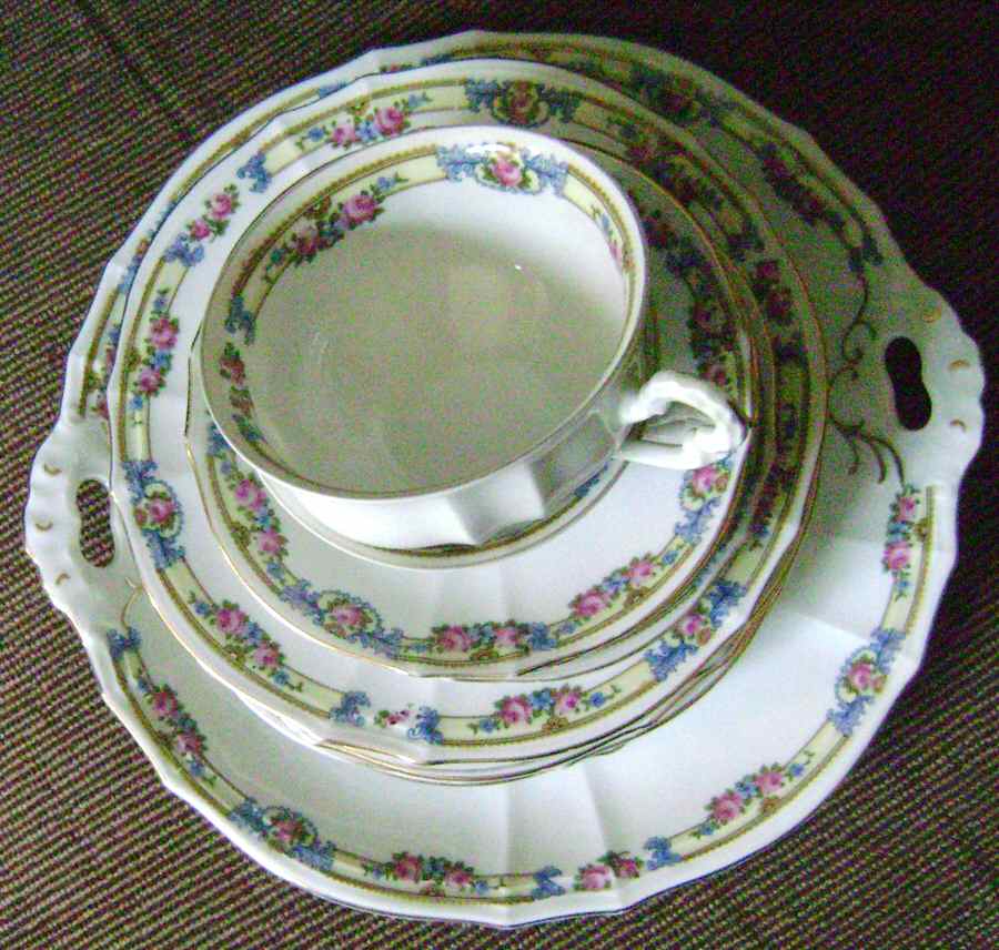 FUR88 Handled Cake Plate by Furstenberg-1