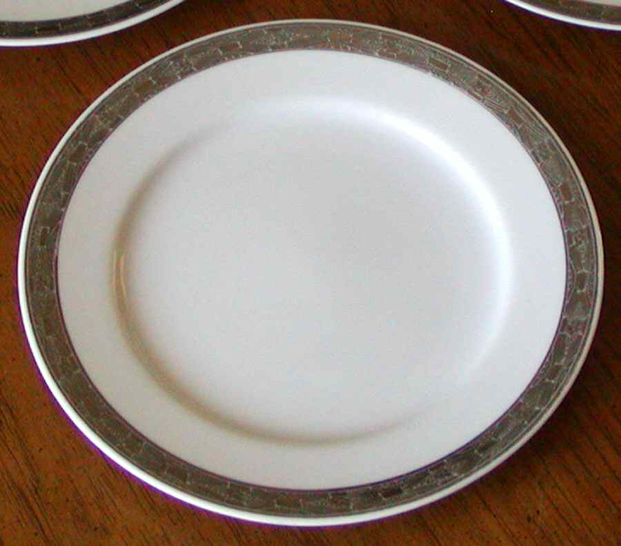 FUY16 Dinner Plate by Fujiyama (Japan)-1