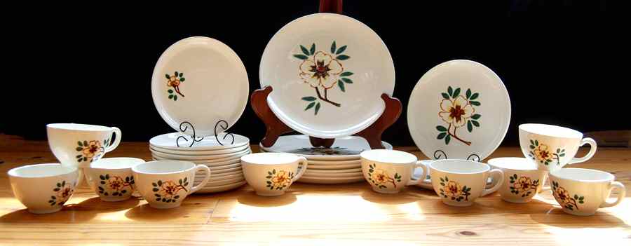 Fantaisie Salad Plate by Faienceries Continentales-1